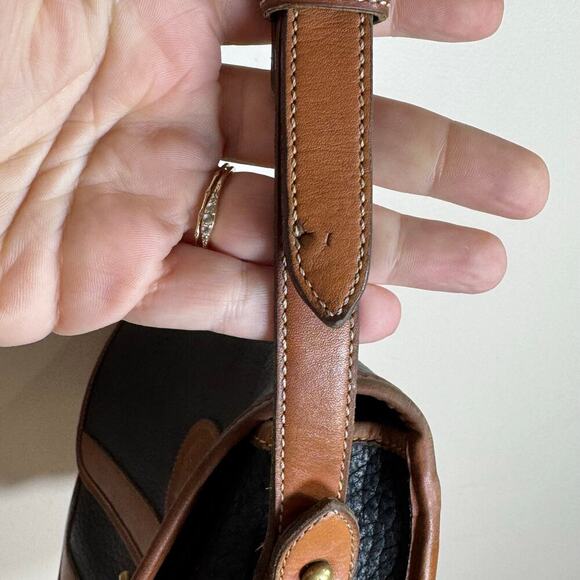 Dooney & Bourke Crossbody Shoulder Bag Purse All Weather Leather Classic Vintage - Picture 10 of 16